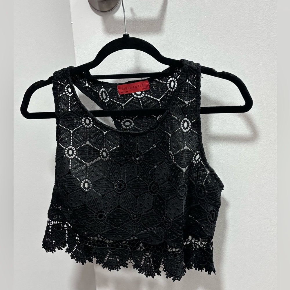Lace crocheted top zipper on the side, great for a night out